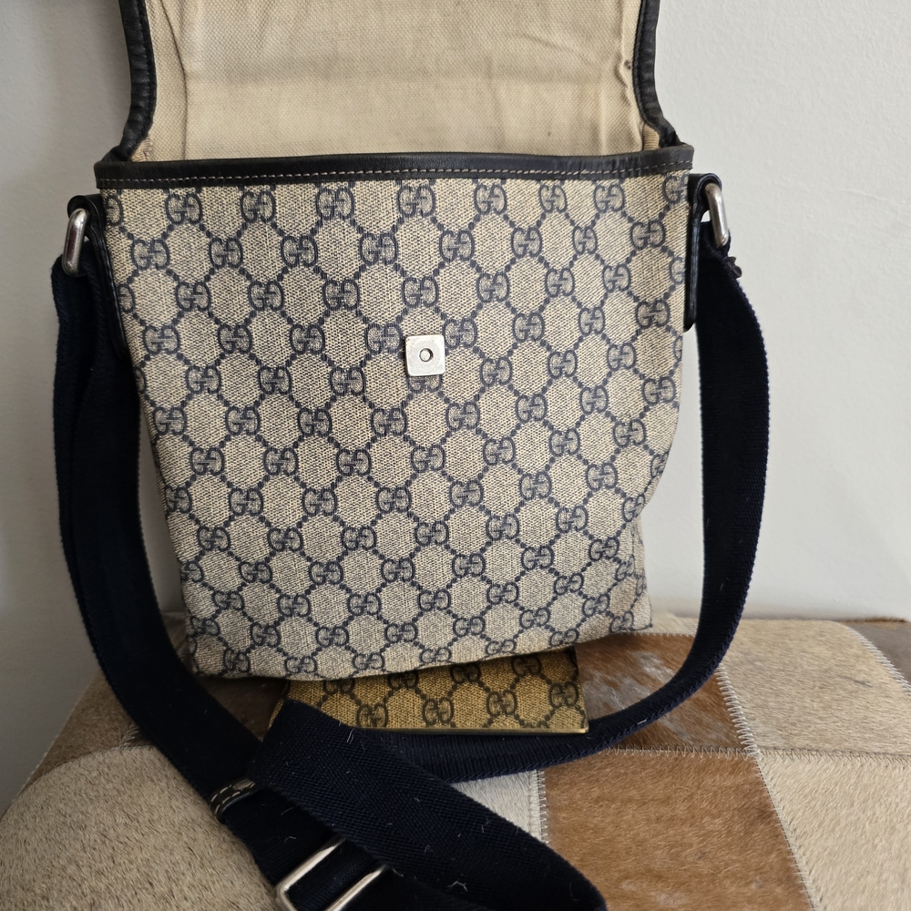 GUCCI GG Brown Supreme Monogram Coated Canvas Small Messenger Bag - Picture 5 of 10